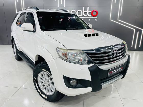 TOYOTA HILUX 3.0 SRV 4X4 CD 16V TURBO INTERCOOLER DIESEL 4P AUTOMÁTICO TOYOTA HILUX 3.0 SRV 4X4 CD 16V TURBO INTERCOOLER DIESEL 4P AUTOMÁTICO